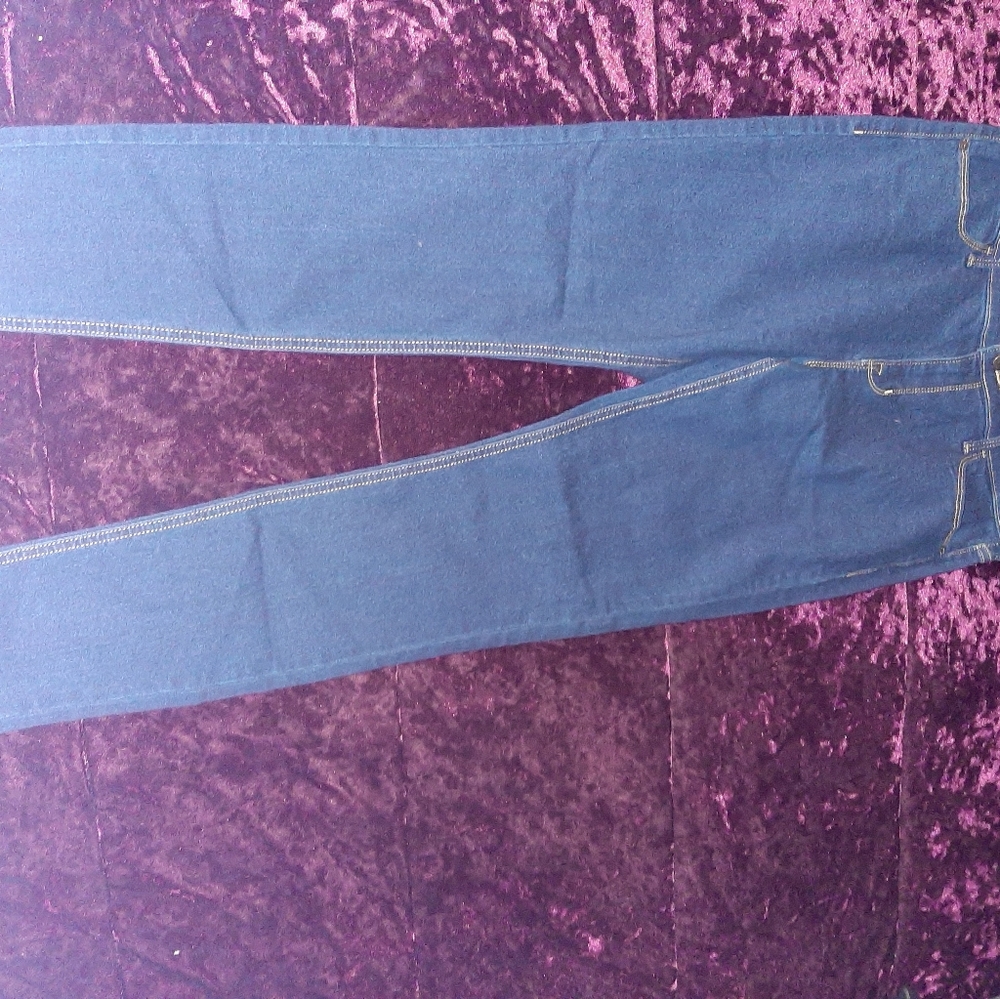 Old Navy super skinny mid rise size 8